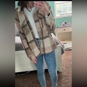 Plaid Sherpa Jacket in mocha! Size small, worn once 😊